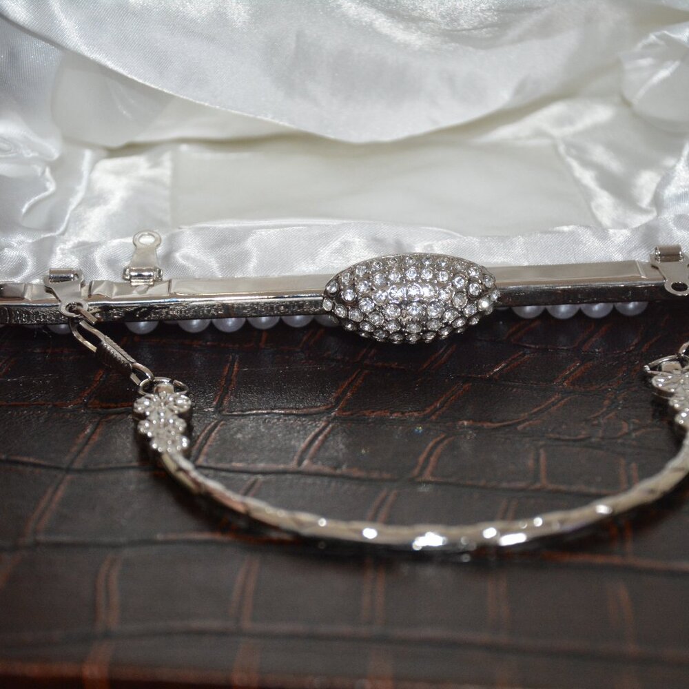Elegant White Pearl Clutch - Picture 2 of 14